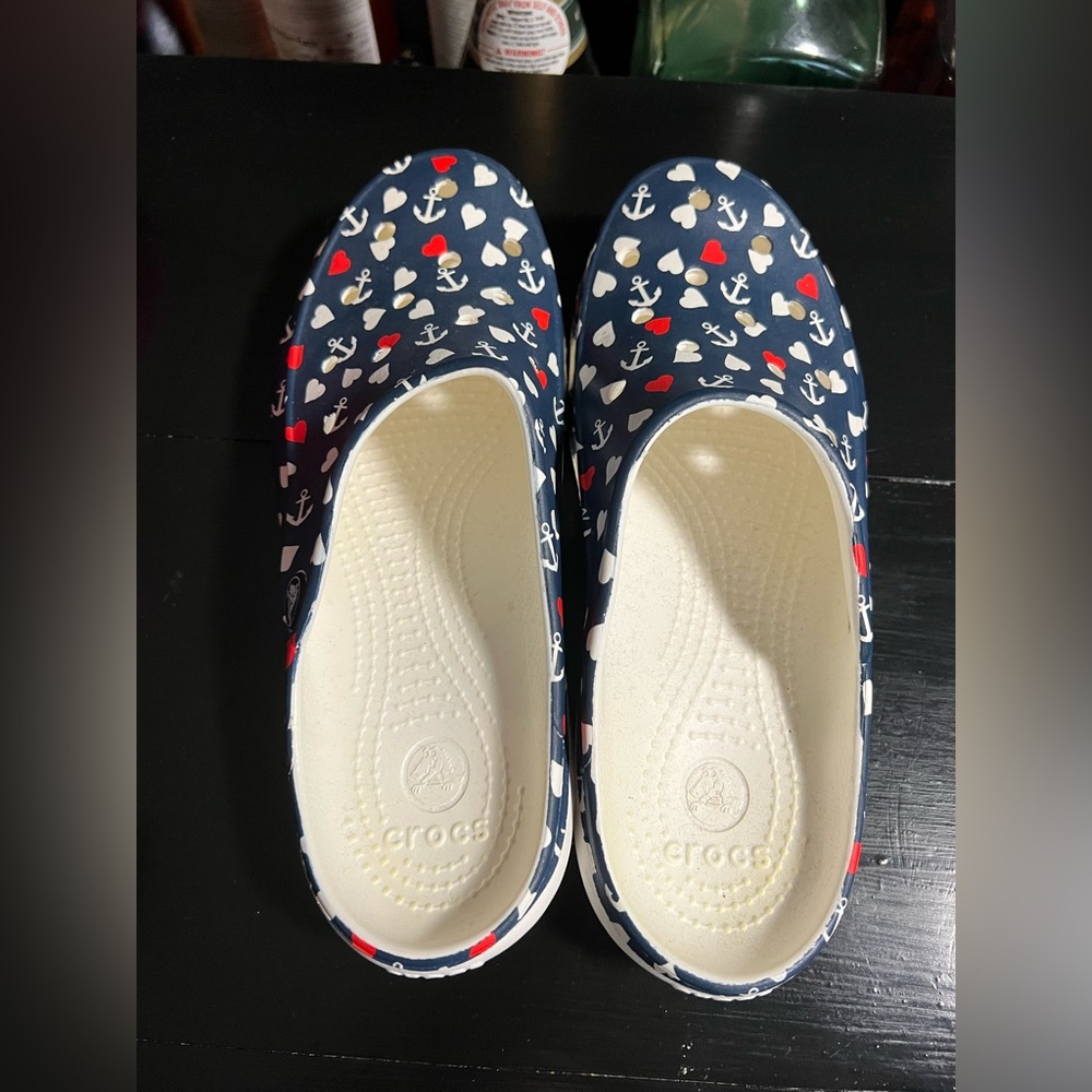Women’s 6 crocs